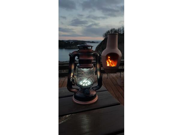 CAL Fjøslykt LED - 2xD Batteri - 24 cm 