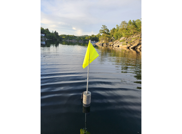 Apaja Flaggbøye - 240cm For garn og teiner 